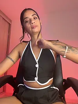 Laura fernandezII online show from May 2026 03:11:02 AM