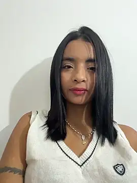 Laura fernandezII online show from March 2026 11:07:02 PM