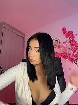 Laura fernandezII online show from May 2026 07:33:02 PM