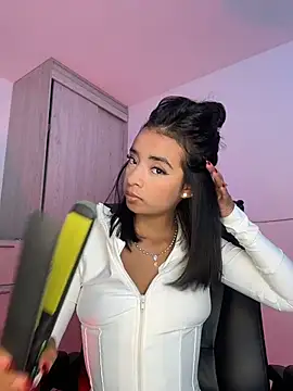 Laura fernandezII online show from April 2026 07:48:01 PM