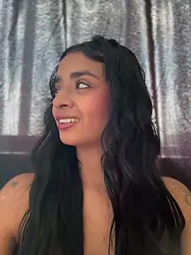 Laura fernandezII online show from March 2025 06:52:01 PM
