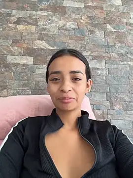 Laura fernandezII online show from March 2026 04:25:01 PM