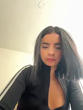 Laura fernandezII online show from February 2026 09:03:01 PM