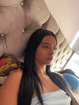 Laura fernandezII online show from November 2025 04:51:01 PM