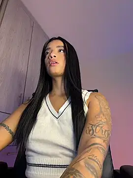 Laura fernandezII online show from November 2025 09:57:02 PM