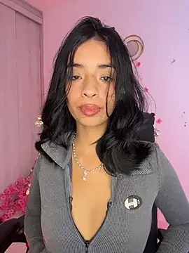 Laura fernandezII online show from May 2026 02:12:01 PM