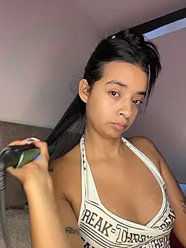 Laura fernandezII online show from December 2025 07:37:02 PM