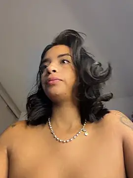 Laura fernandezII online show from April 2026 10:27:02 PM