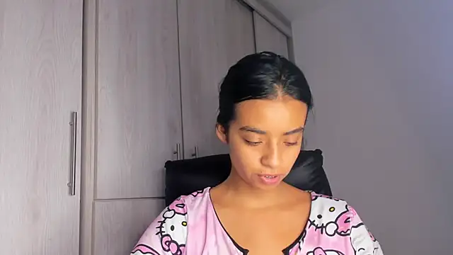 Laura fernandezII online show from November 2025 05:24:01 PM