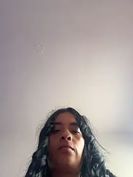 Laura fernandezII online show from November 2025 07:39:01 PM