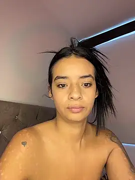 Laura fernandezII online show from December 2025 09:01:02 PM