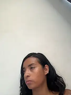 Laura fernandezII online show from March 2026 09:29:02 PM