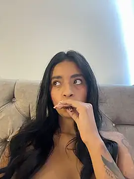 Laura fernandezII online show from December 2025 04:19:01 PM