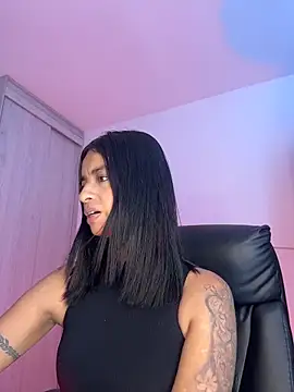 Laura fernandezII online show from April 2026 06:45:01 PM