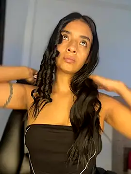 Laura fernandezII online show from October 2025 05:21:02 PM