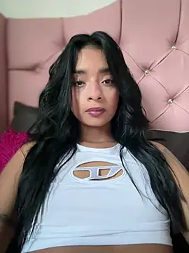 Laura fernandezII online show from March 2025 10:42:01 PM