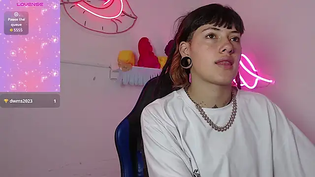 Snapshot of _sharlotte777 chatting on December 2025 02:18:01 PM sharlotte777 online show from December 2025 02:18:01 PM