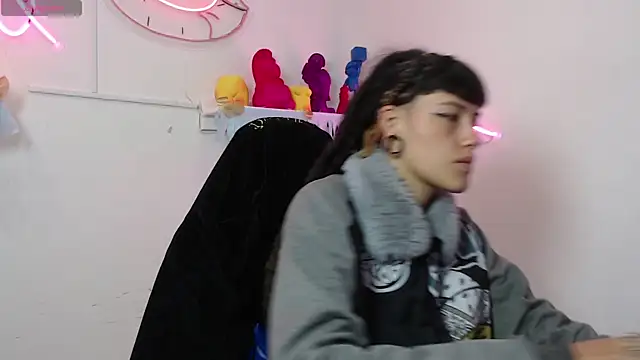 Snapshot of _sharlotte777 chatting on November 2025 01:44:02 PM sharlotte777 online show from November 2025 01:44:02 PM