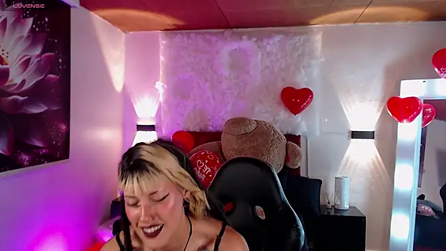 Snapshot of _sharlotte777 chatting on February 2025 07:19:02 PM sharlotte777 online show from February 2025 07:19:02 PM
