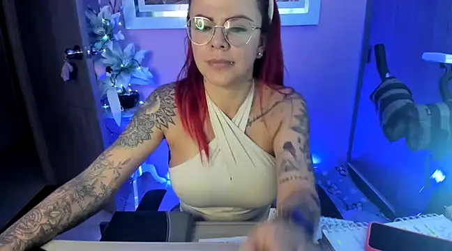 Snapshot of KAROL_MILF chatting on February 2025 01:27:02 AM KAROL MILF online show from February 2025 01:27:02 AM