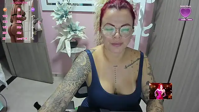 Snapshot of KAROL_MILF chatting on May 2026 01:53:01 AM KAROL MILF online show from May 2026 01:53:01 AM