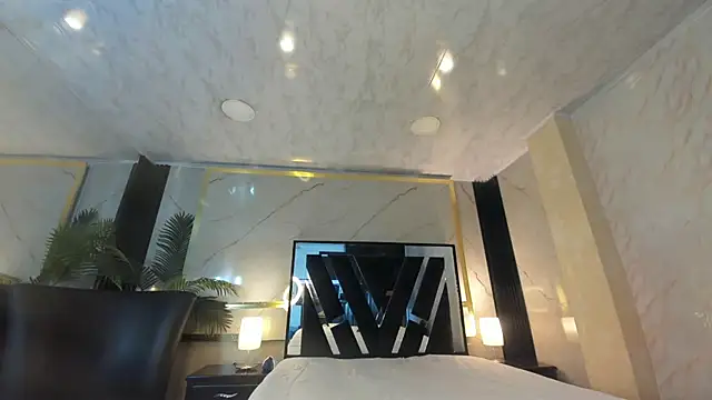 Princess Violett online show from December 2025 02:59:01 PM