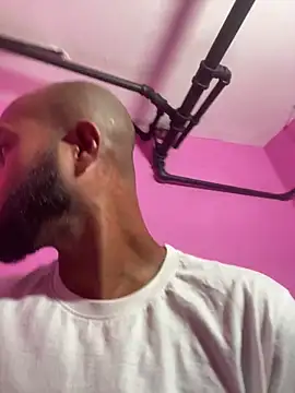 islandvybee55 online show from February 2026 02:18:02 PM