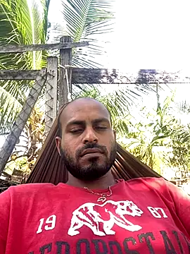 Snapshot of islandvybee55 chatting on December 2025 04:28:02 PM islandvybee55 online show from December 2025 04:28:02 PM