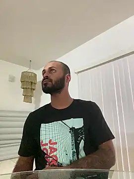 Snapshot of islandvybee55 chatting on January 2025 11:02:02 PM islandvybee55 online show from January 2025 11:02:02 PM