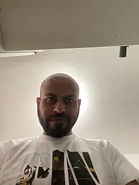 islandvybee55 online show from April 2026 04:14:02 PM