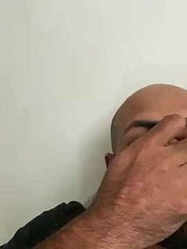 Snapshot of islandvybee55 chatting on February 2025 08:00:01 PM islandvybee55 online show from February 2025 08:00:01 PM