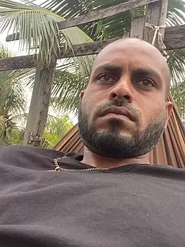 islandvybee55 online show from December 2025 02:42:02 PM