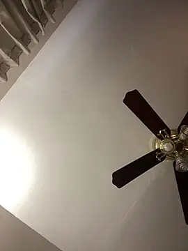 islandvybee55 online show from April 2026 02:07:02 PM