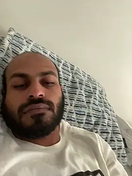 Snapshot of islandvybee55 chatting on January 2025 08:36:02 PM islandvybee55 online show from January 2025 08:36:02 PM