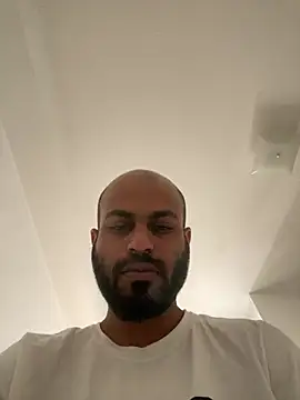 Snapshot of islandvybee55 chatting on March 2025 08:31:02 PM islandvybee55 online show from March 2025 08:31:02 PM