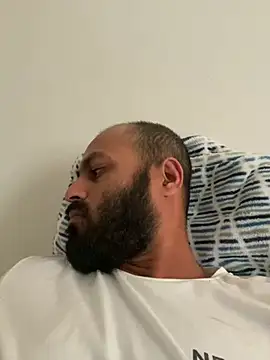 Snapshot of islandvybee55 chatting on March 2025 09:42:02 PM islandvybee55 online show from March 2025 09:42:02 PM