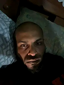 Snapshot of islandvybee55 chatting on November 2025 08:29:02 AM islandvybee55 online show from November 2025 08:29:02 AM