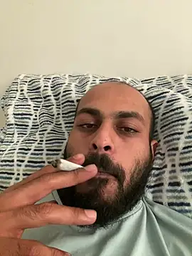 Snapshot of islandvybee55 chatting on February 2025 10:29:02 PM islandvybee55 online show from February 2025 10:29:02 PM