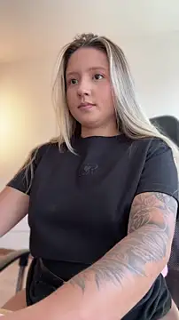 MiaPetit  online show from May 2026 06:19:01 PM