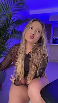 MiaPetit  online show from May 2026 07:44:01 PM