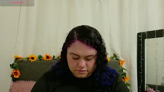 lunitaa0 online show from February 2026 06:09:02 PM