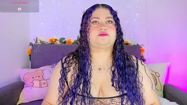 lunitaa0 online show from May 2026 11:51:02 AM