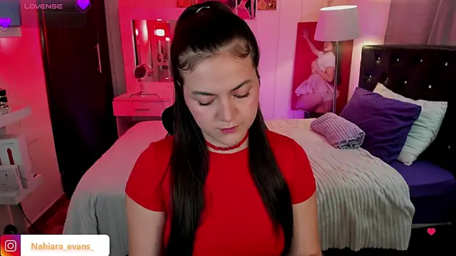 NahiaraEvans  online show from October 2025 05:19:02 AM