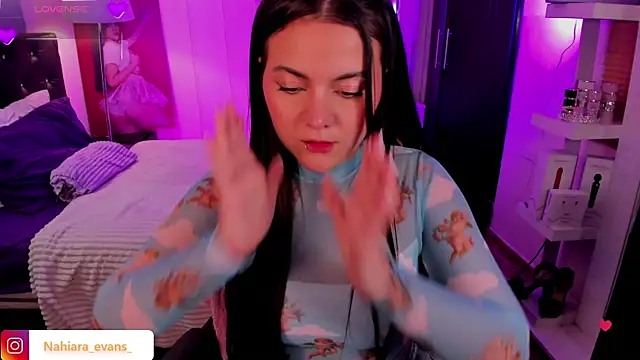 NahiaraEvans  online show from October 2025 05:41:01 AM