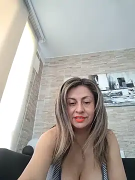 Latiinvenushot online show from May 2026 05:10:02 PM