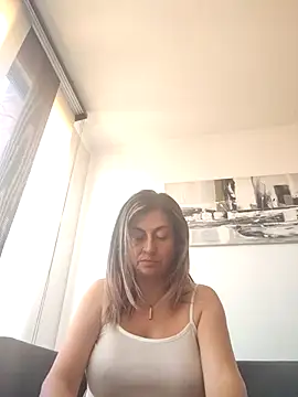 Latiinvenushot online show from March 2026 02:18:01 PM