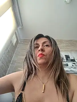 Latiinvenushot online show from April 2026 02:24:01 PM