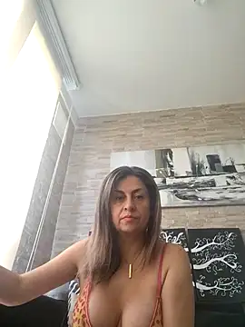 Latiinvenushot online show from April 2026 03:49:02 PM