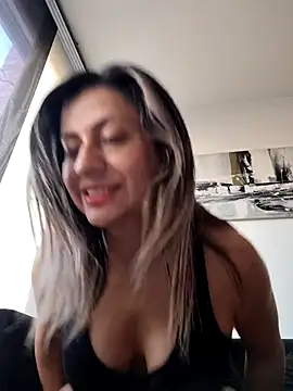 Latiinvenushot online show from February 2026 11:54:02 AM