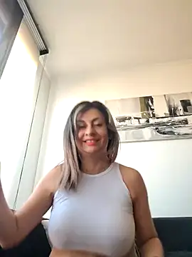 Latiinvenushot online show from March 2026 12:49:01 PM